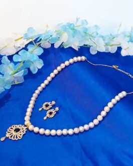 Ivory Colour Freshwater Pearl With Navy Blue Colour American Diamond Stone Pendent